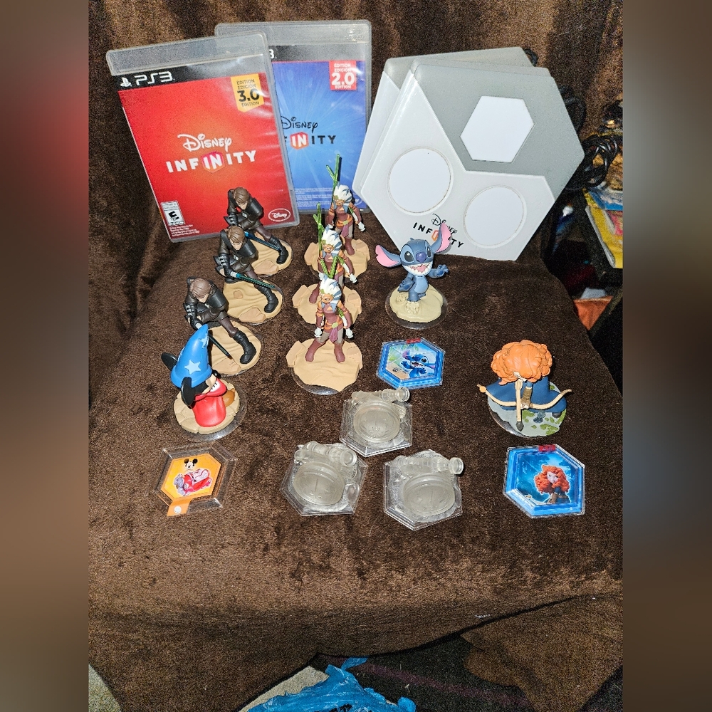 Disney Infinity 2.0 & 3.0 PS3 incl 3 Portal 9 figures, 3 character discs
